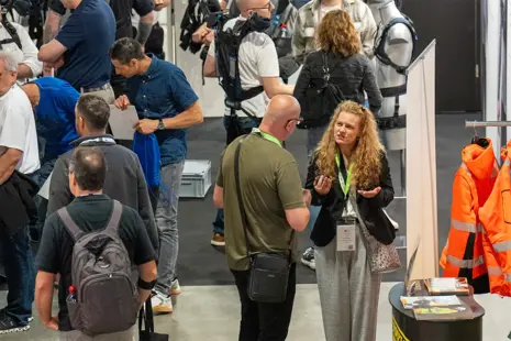 People having a conversation at Sécurité au carré Safety Fair at Messe Beaulieu in Lausanne.